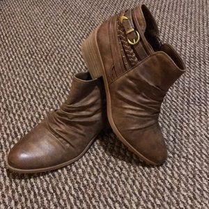Women’s Baretraps Booties